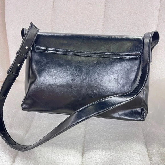 Vintage-Inspired Black Leather Shoulder  Bag - Picture 10 of 14